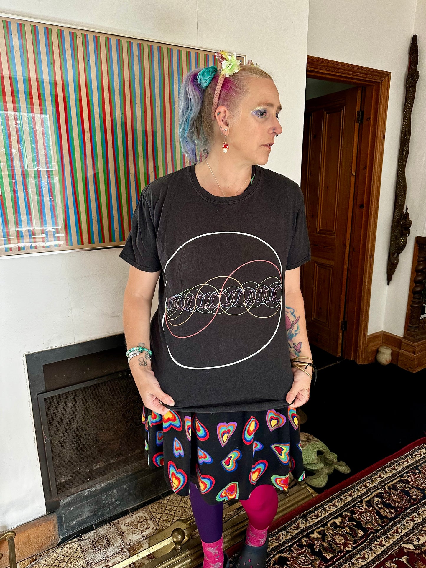 Rainbow-Coloured Waves in Circle Women's Favourite T-Shirt