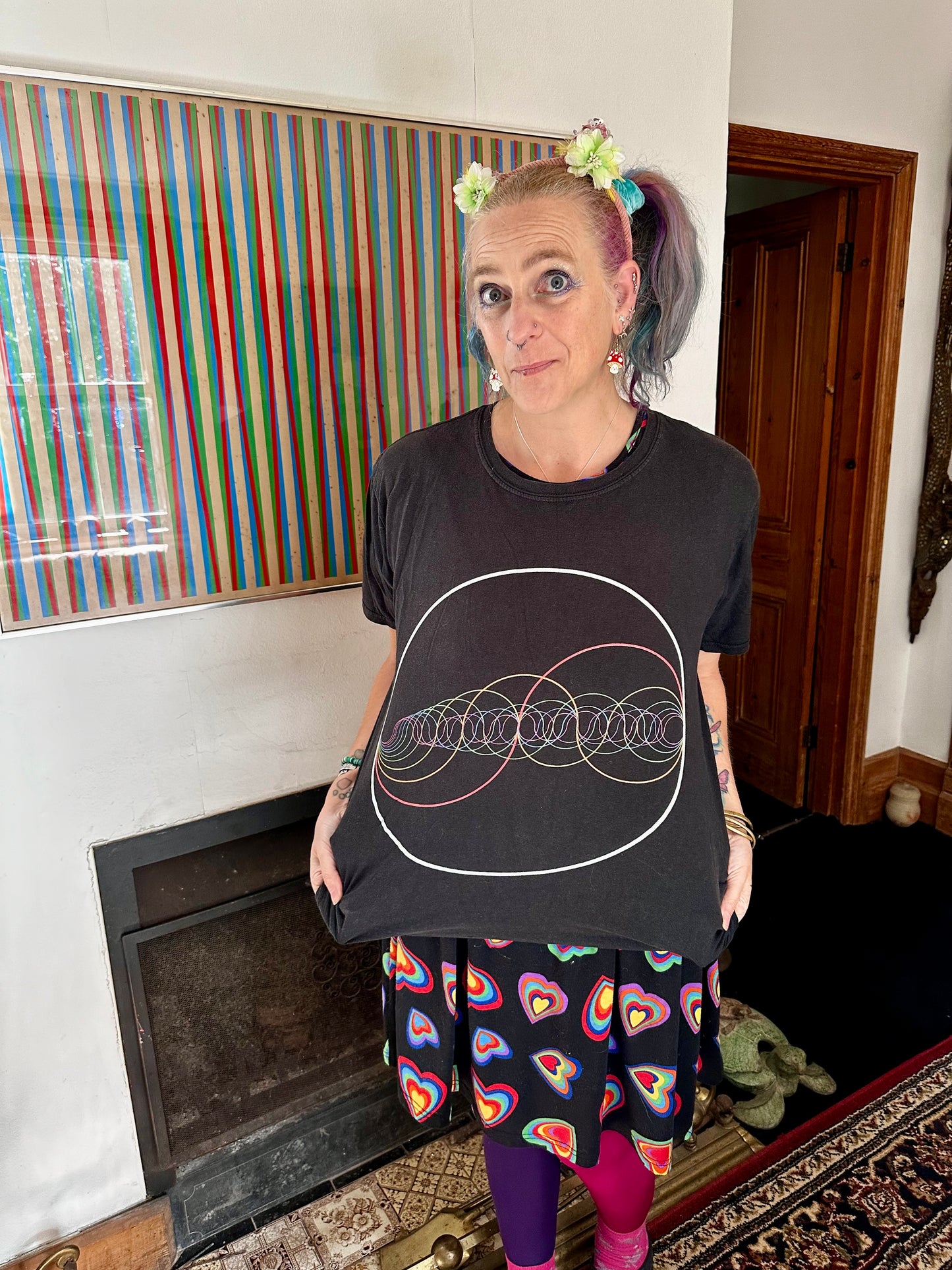 Rainbow-Coloured Waves in Circle Women's Favourite T-Shirt